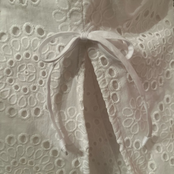NWT Lilly Pulitzer Resort White Emiline Romper in Circle Bloom Eyelet Size 12 - Picture 2 of 7